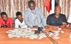 Vidéo-1000 cartes d’électeur saisies sur deux jeunes à Fass : Barthélémy Dias crie au vol, Bamba Fall indexe Macky Sall