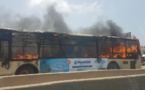 URGENT : Un bus DDD en flammes sur la route de l'aéroport 