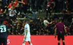 Vidéo-France: Une barrière s'effondre pendant le match de foot Amiens-Lille, 29 blessés dont 5 graves