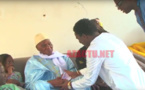 Vidéo: Wally Seck donne de l’argent à Me Wade et sollicite ses prières. Regardez!