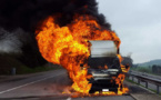 Accident à Diamaguène-Sicap Mbao : Un camion percute un fil électrique et prend feu