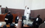 Arrêt sur images: Khalifa Sall à son entrée dans la salle d'audience du tribunal