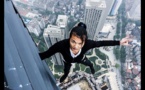 CHOC, IL CHUTE MORTELLEMENT DU HAUT D'UN IMMEUBLE DE 62 ÉTAGES (VIDÉO)
