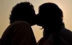 EMIRATS ARABES UNIS : Deux amoureux condamnés à la prison pour un baiser à Dubaï