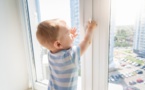 Un enfant tombe du 3e étage : il est rattrapé in extremis par des policiers !