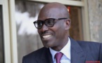 Seydou Guèye achète un tableau à 1.500.000 et l’offre à Cheikh Ba