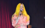 16 photos : Mbathio devient une blonde fluo