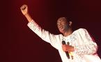 [Audio] Youssou Ndour ouvre le grand bal de Bercy avec “Feke maci booli” : “Paréna” a dit le “nouvel ami” de Karim Wade