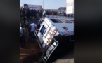 Urgent-Autoroute Patte d'oie Colobane: Un car Ndiaga Ndiaye a quitté la chaussée et s'est renversé (vidéo)
