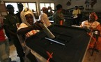 De longues files d’attente… Un calme plat… Des militaires votent en dehors de leurs casernes