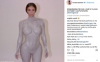 Kim Kardashian dément avoir plagié Jean-Paul Gaultier  : "Cette bouteille célèbre le corps de la femme, mais mon inspi­ra­tion était une statue antique
