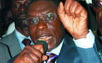 Vente des cartes au Pds: Farba agite la chicotte