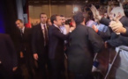 Emmanuel Macron donne une leçon de politesse à un homme qui n'a pas voulu lui serrer la main