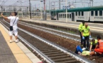 En Italie, une femme est heurtée par un train, cet homme prend un selfie