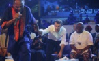 Vidéo - En compagnie de Youssou Ndour, Angélique Kidjo... Macron se lâche grave dans une  boîte de nuit au Nigéria