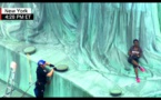USA : Une femme originaire de la RDC, escalade la statue de la Liberté. La raison (vidéo)
