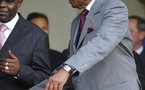 Guinée : le président Wade en sapeur-pompier