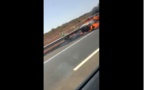 Urgent : Une voiture prend feu et se consume sur l'autoroute à péage, sans assistance