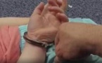 Vidéo: Un enfant autiste de 10 ans menotté par derrière à l’école