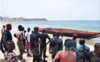 Photos : les images de la pirogue des migrants qui à échoué au large de la porte du Millénaire
