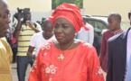 Photos : Aminata Touré et les Coordonnateurs nationaux, lors de la remise des supports de collecte pour le parrainage à la DGE