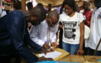 Me Sidiki Kaba Délégué Régional va au contact des populations pour la collecte des parrainages