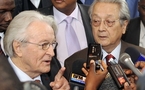 Me Jacques Vergès et l'ancien ministre français, Roland Dumas deviennent les avocats de Gbagbo et demandent le recomptage des voix