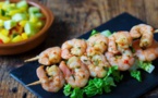 Plat de Noël: brochettes de gambas au citron et à l'ail