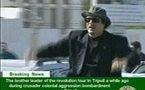 Une présentatrice du JT, proche de Kadhafi, menace ses téléspectateurs avec une arme (vidéo)