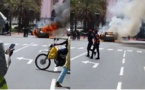 VIDEO - Un véhicule prend feu devant le Palais de la République