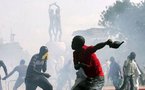 [Video] Et revoila les emeutes de l’electricite à Bene Tally: les jeunes mettent le feu, la police intervient
