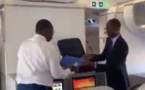 Exclusif : les images du président Macky Sall ce matin, avant son décollage à bord d’un avion régulier d’Air Sénégal