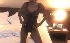 Photo : Le mannequin Magui Niang photographiée dans sa chambre à coucher par son ex-amant sur le point de se déshabiller