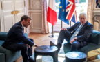 Boris Johnson pied sur la table à l'Elysée: la photo a provoqué l'ire des Français