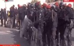 Devant les policiers, les manifestants scandaient "le peuple en a marre"