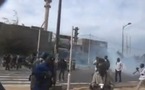 (Vidéo) Regardez comment la police charge les manifestants devant la RTS