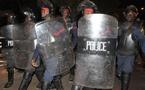 La police disperse des opposants à coups de gaz lacrymogènes