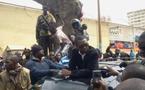 Youssou Ndour face aux forces de l’ordre à la place de l’indépendance: « Je ne bougerai pas d’ici »
