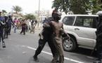 Un manifestant de l'opposition arrêté mercredi 15 février à Dakar, au Sénégal.