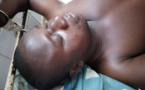 Un journaliste enchaîné sur son lit d’hôpital pour avoir dénoncé l'orpaillage clandestin dans son village