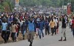 [Urgent] Début des manifestations à Guédiawaye, contre la venue de Wade dans la banlieue cet après-midi