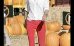 Le jean coloré, star chez les stars !