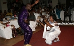 Djiby Dramé danse sous les applaudissements de madame