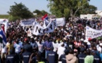 Des Gambiens dans la rue pour exiger le départ du président Adama Barro