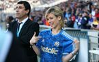 Lorie : Malgré le sourire de la chanteuse, l'OM s'enfonce un peu plus