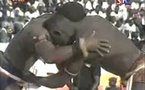 [ VIDEO ] Direct-Lutte : boy Reubeuss bat Nelson Mandela  