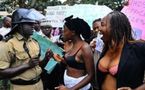 Ouganda : une manifestation en soutien-gorge contre des agressions sexuelles