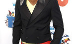 Photos :Will.I.Am, polémique autour de ses vestes technicolors