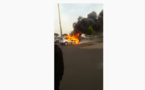 VIDEO: Un 4x4 prend feu devant l'aéroport Blaise Diagne
