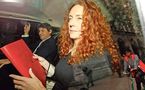 La reine des tabloïds sur le gril à Londres